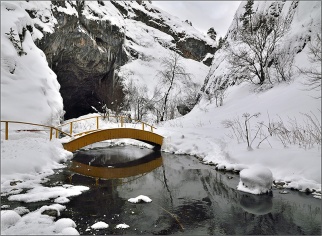 Зима. Каповая пещера. Портал. Фото И. Исламгазин